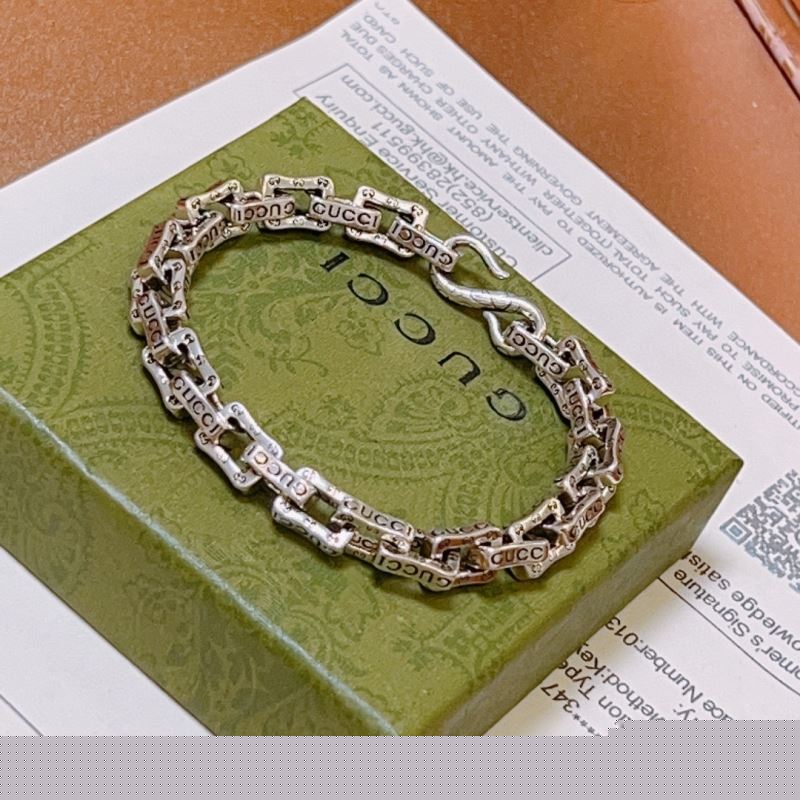G*u*i bracelets